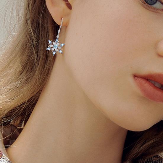 Простые серьги с подвесками. Тонкая работа. Красота снежинки.